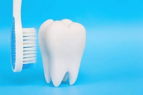 dent blanche et brosse à dents